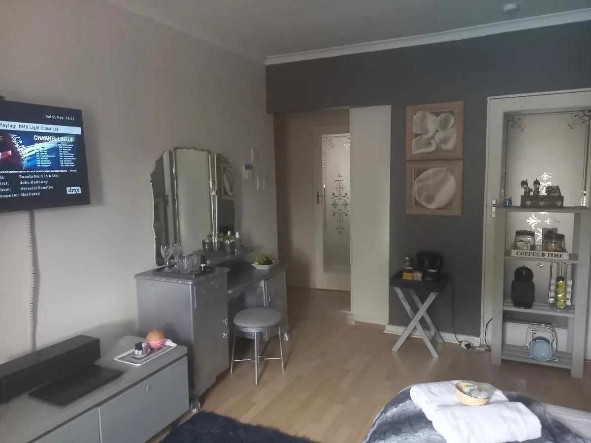 Serene Double Room With Private Bathroom Port Elizabeth Homestay