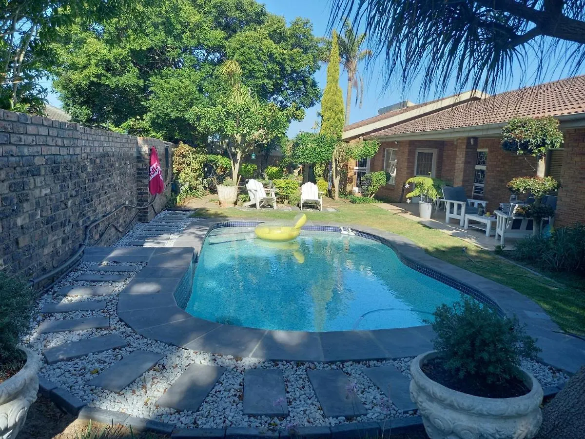 Homestay Serene Double Room With Private Bathroom Port Elizabeth