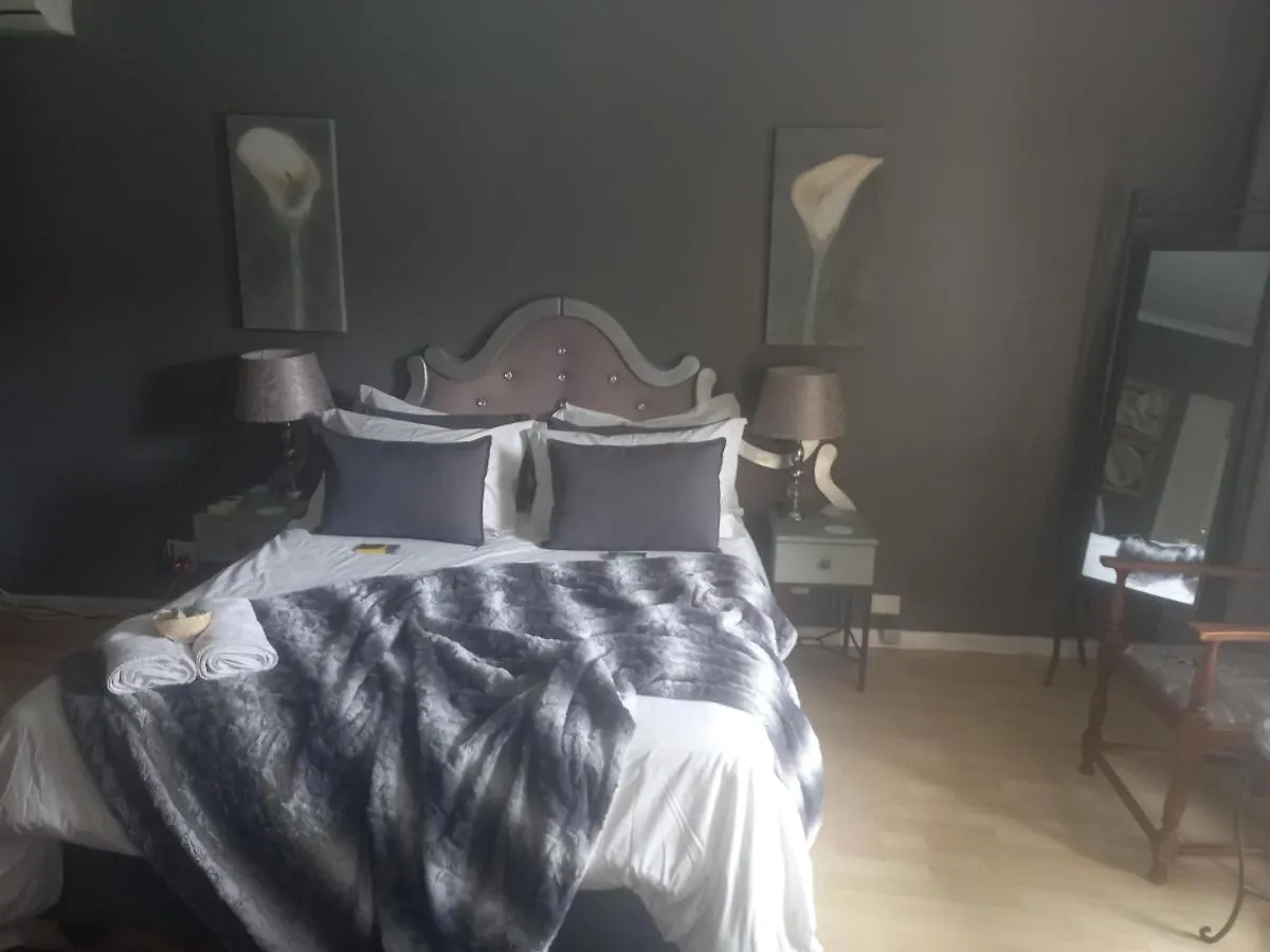 Serene Double Room With Private Bathroom Port Elizabeth 0*,